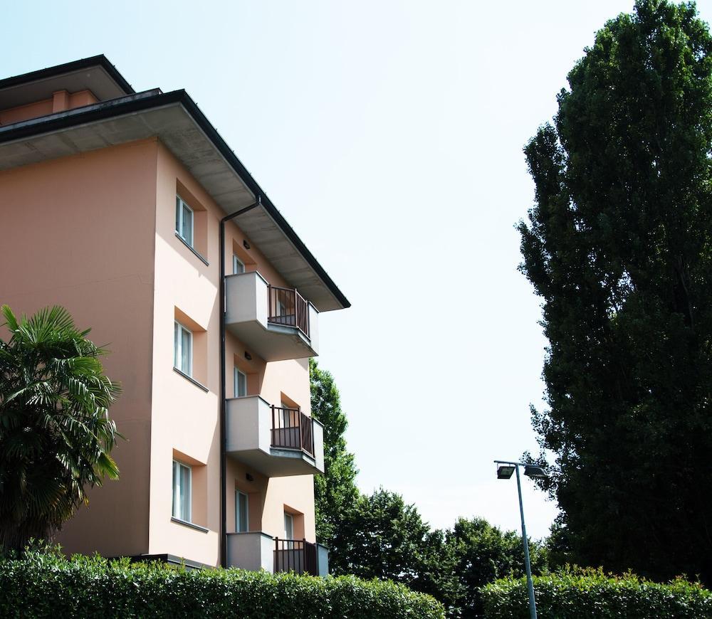 Hotel Visconti Melzo Esterno foto
