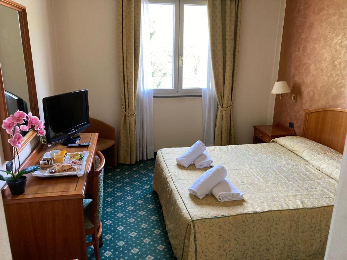 Hotel Visconti Melzo Esterno foto