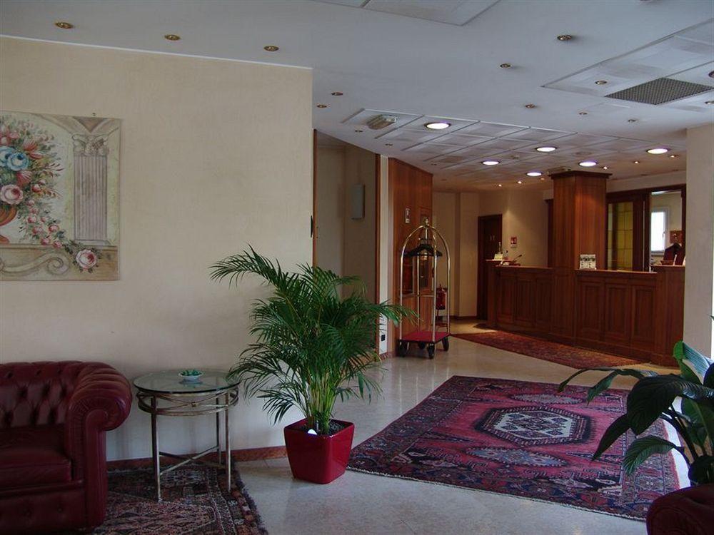 Hotel Visconti Melzo Esterno foto