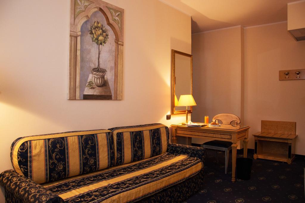 Hotel Visconti Melzo Esterno foto