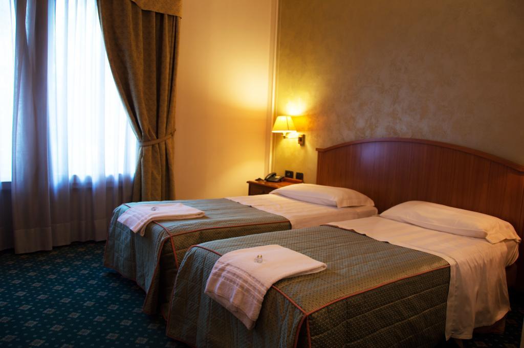 Hotel Visconti Melzo Esterno foto