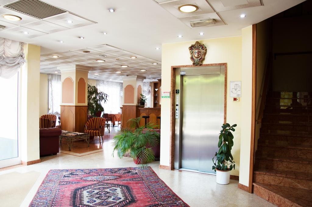 Hotel Visconti Melzo Esterno foto