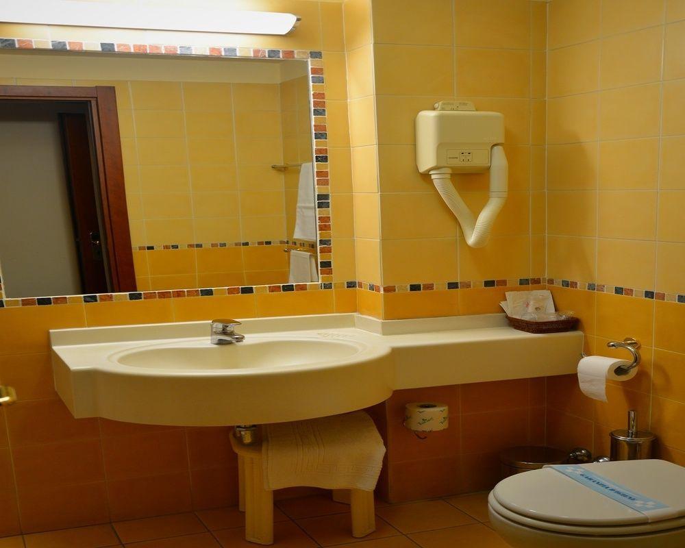 Hotel Visconti Melzo Esterno foto