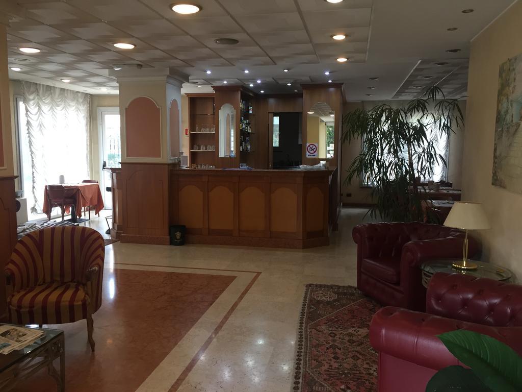 Hotel Visconti Melzo Esterno foto