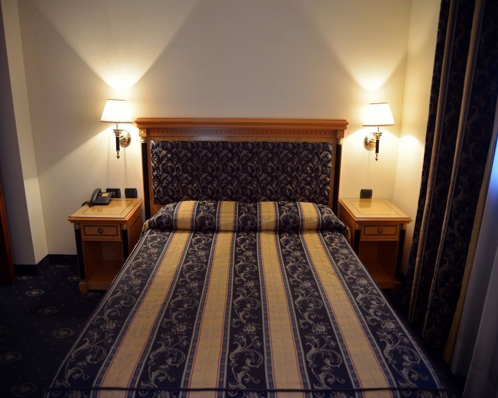 Hotel Visconti Melzo Esterno foto