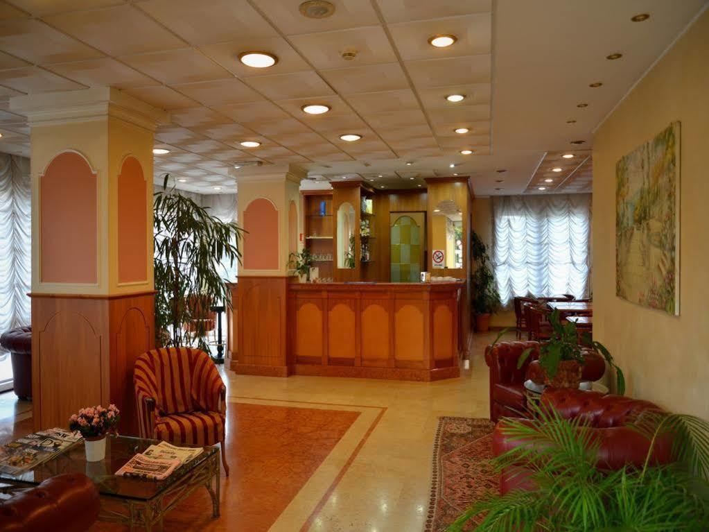 Hotel Visconti Melzo Esterno foto